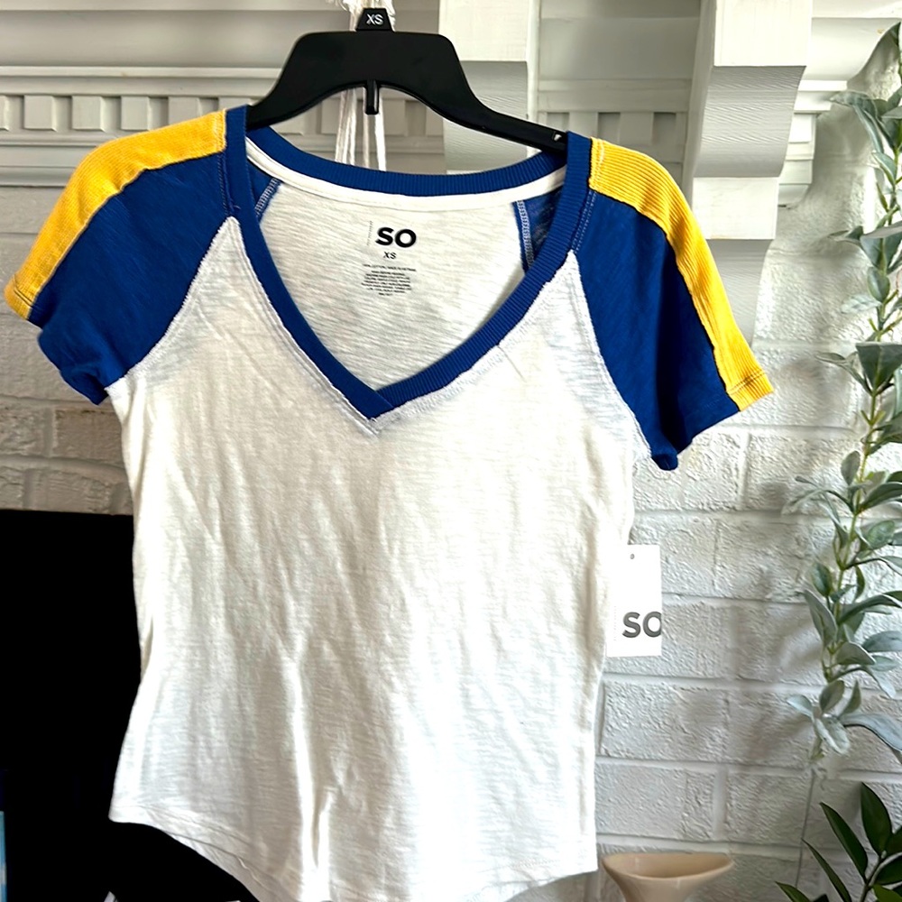 Xs) Coconut White & Blue Top!! New With Tag!
